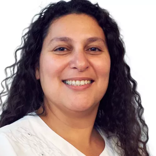 Portrait de Hind Mouhoub fondatrice Consultante en stratégie capital humain cadres dirigeants PME croissance au Canada.